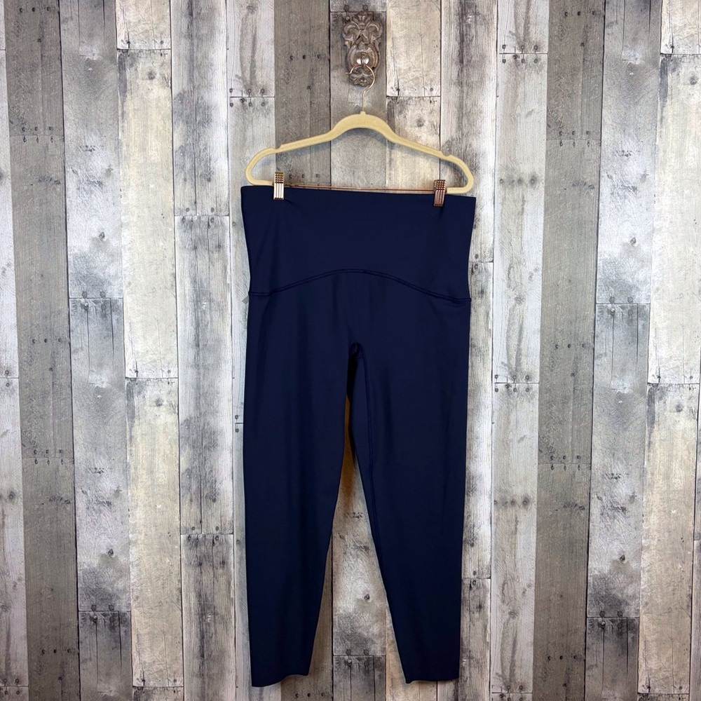 Spanx SpanxShape Booty Boost 7/8 Leggings in Timeless Navy Size 1X Plus Size Fit - Picture 3 of 14